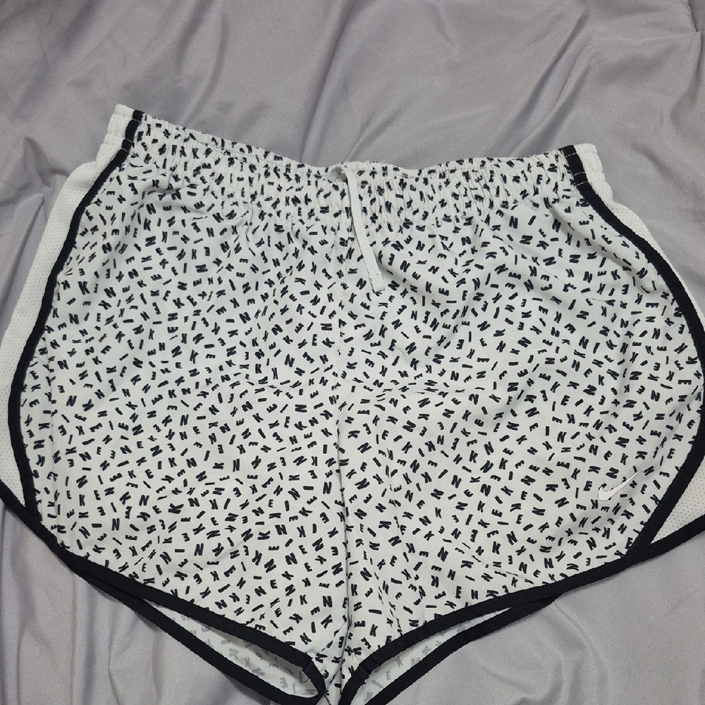 Nike Dri-FIT White and Black Shorts Size Large